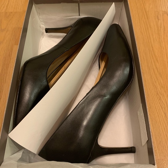 Franco Sarto Black Pumps - Picture 6 of 6